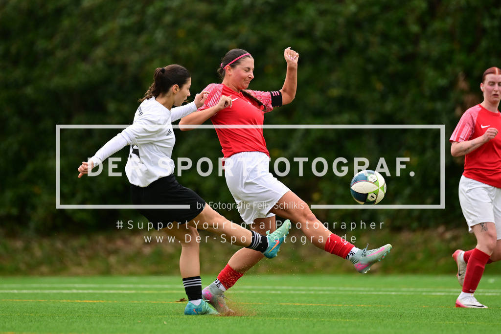 Fußball I Frauen I Saison 2025-2026 I Bezirksliga I 21. Spieltag I Harburger TB - Rahlstedter SC I 165881 | Der Sportfotograf. - Realisiert mit Pictrs.com