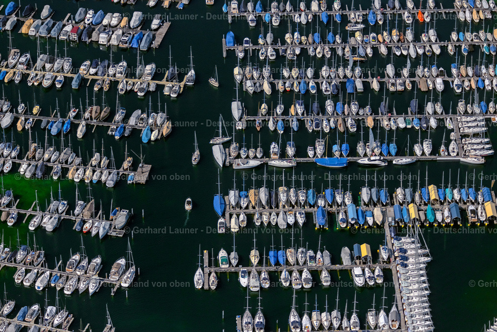 4027944 | KRESSBRONN AM BODENSEE 17.05.2020 Sportboot- Anlegestellen und Bootsliegeplätzen am Uferbereich des Bodensee in Kressbronn am Bodensee im Bundesland Baden-Württemberg, Deutschland. Weiterführende Informationen bei: ULTRAMARIN Die Meichle + Mohr Marina. // Pleasure boat marina with docks and moorings on the shore area of Lake of Constance in Kressbronn am Bodensee in the state Baden-Wuerttemberg, Germany. Further information at: ULTRAMARIN Die Meichle + Mohr Marina. Foto: Gerhard Launer