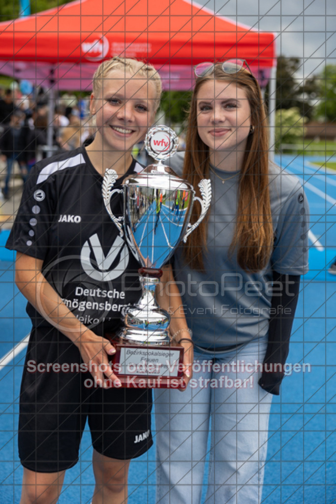 20250529_151316_1853 | #,  SGM Wendlingen-Ötlingen II (blau) vs. 1.FC Donzdorf II (schwarz), Fussball, Frauen-Bezirkspokal Finale Saison 2024/2025, Rasenplatz VfL Stadion Kirchheim, Jesinger Straße 105, 73230 Kirchheim, 29.05.2025 - 13:00 Uhr,Foto: PhotoPeet-Sportfotografie/Peter Harich