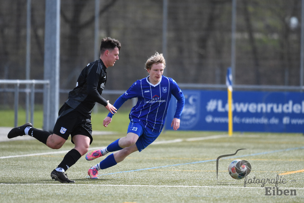 FC Rastede-VFl Stenum | Herren Bezirksliga 2; FC Rastede (blau)-VFL Stenum (schwarz) am 29.03.2026 in Rastede (Sportanlage Köttersweg), Photo: Philip Eiben 2026 - Realisiert mit Pictrs.com