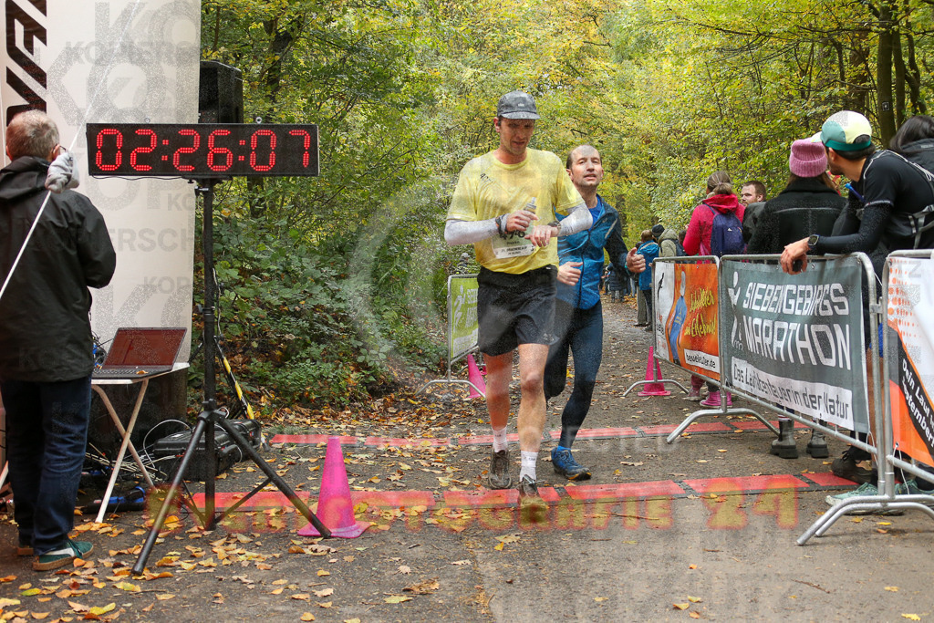 251026_1227_EX1_0440 | Sportfotografie im Rhein-Sieg Kreis, Köln, Bonn, NRW, Rheinland Pfalz, Hessen, etc. Unser Tätigkeitsfeld umfasst den Laufsport vom Volkslauf über den Marathon, Duathlon, Triathon bis zum Ultralauf wie Kölnpfad Ultra oder Schindertrail.