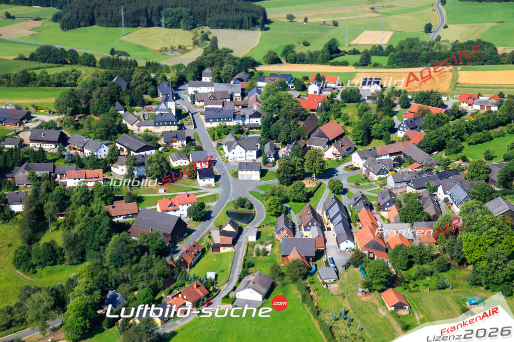 Die Luftaufnahme Posseck - Pressig wurde vom UL-Flugzeug (keine Drohne) aus fotografiert.Hohe Druck- Auflösung-die Geschenkidee!