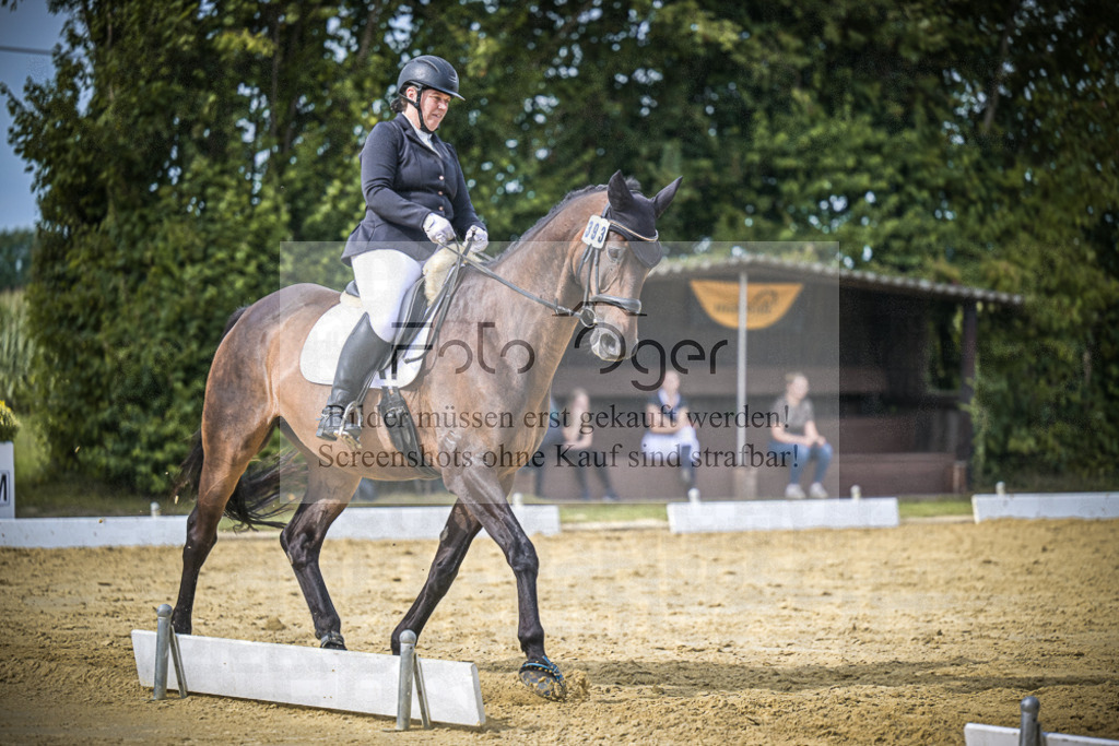 DOS_6898 | Entdecke hochwertige Reitturnierfotos von Foto Oger. Professionell, emotional und authentisch – jetzt Lieblingsmomente im Shop bestellen.Deutschlandweite Turnierfotografie. - Realisiert mit Pictrs.com