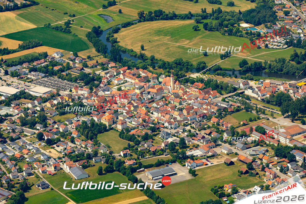 Das Luftbild der Stadt Nittenau wurde 2022 vom Flugzeug heraus erstellt (keine Drohnen-Aufnahmen) Aufnahmehöhe ca.450 Meter- hohe Bildauflösung und Druck-Qualität. Garantiert!