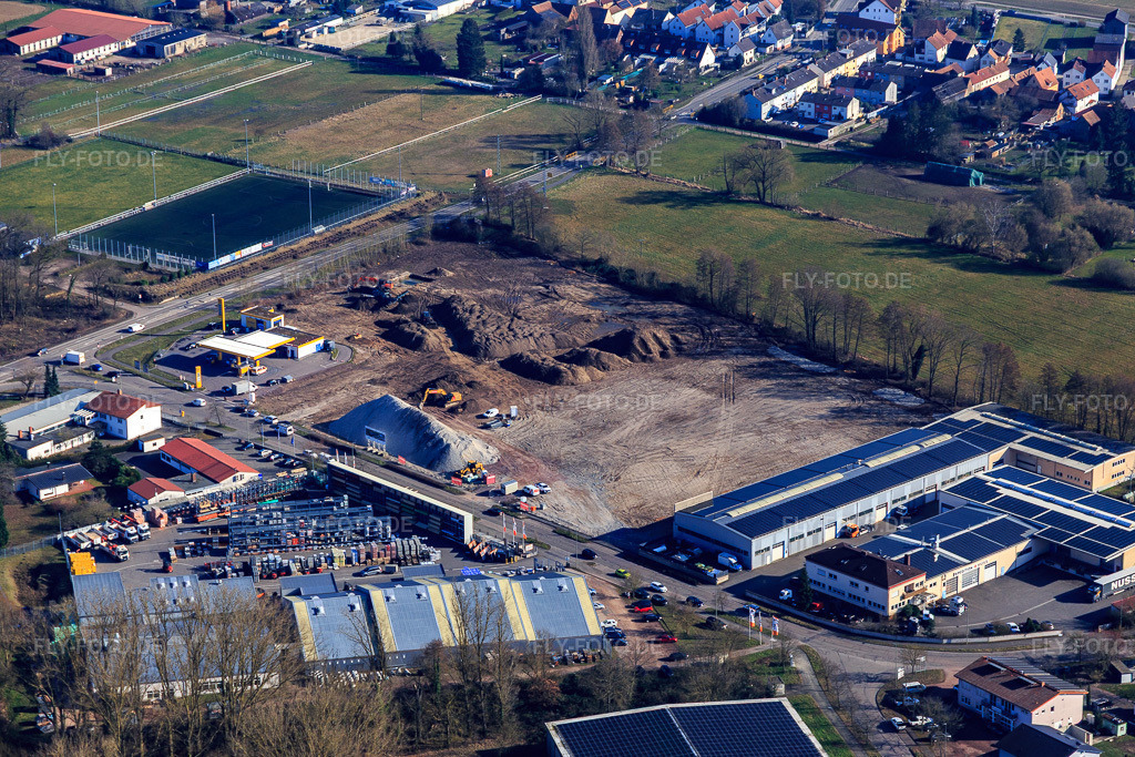 Luftbild: Baustelle zur Erschliessung des neuen Logistikpark der HANSAINVEST und DFI-Real-Estate Kandel nach Abriss des OBI-Markts im Ortsteil Minderslachen in Kandel im Bundesland Rheinland-Pfalz in Deutschland. Foto: IMG_145373.jpg vom 05.03.2025 durch Werner Riehm/FLY-FOTO.deWWW.HANSAINVEST.DE