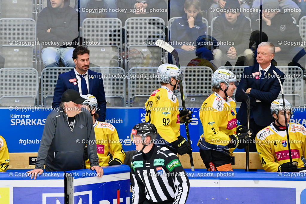 EC IDM WÄRMEPUMPEN VSV vs. Vienna Capitals | Equipment Manager Vienna Capitals Thomas Bardodej, Spielerbank Vienna Capitals, Headcoach Vienna Capitals CONSTANTINE KEVIN, Asisstentcoach Vienna Capitals Rafael Rotter, EC IDM WÄRMEPUMPEN VSV vs. Vienna Capitals, EC IDM WÄRMEPUMPEN VSV vs. Vienna Capitals am 16.11.2025 in Villach (Stadthalle Villach), Austria, (Photo by Bernd Stefan)