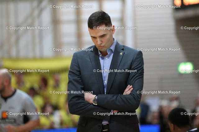 Basketball 2. Bundesliga  19/20: VfL Kirchheim Knights - Tigers Tuebingen  | Basketball  2. Bundesliga 2019/2020  19. SpieltagVfL Kirchheim Knights - Tigers Tuebingen     10.01.2020Trainer Andy Hipsher (Tigers) enttaeuschtFOTO: ULMER PressebildagenturxxNOxMODELxRELEASExx