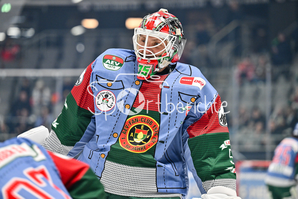 Augsburger Panther - EHC RB München | AUGSBURG, DEUTSCHLAND - 27. FEBRUAR: im Bild Markus KELLER (Augsburger Panther 3) beim warmup vor dem Match zwischen den Augsburger Panthern und dem EHC RB München am 46. Spieltag der Penny DEL im Curt Frenzel Stadion
