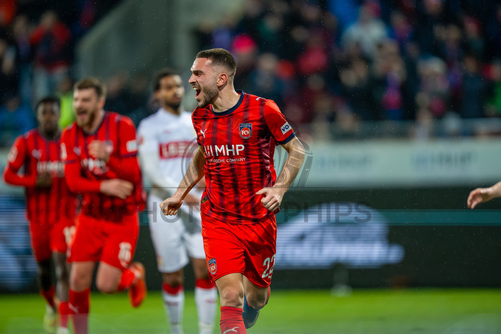 1. FC Heidenheim vs. VfB Stuttgart, Fussball, 1. Bundesliga, 23. Spieltag, Saison 2025/2026, 22.02.2026 | Arijon Ibrahimovic (1. FC Heidenheim 1846, #22),1. FC Heidenheim vs. VfB Stuttgart, Fussball, 1. Bundesliga, 23. Spieltag, Saison 2025/2026, 22.02.2026Foto: photosbyphips/Philip Ziegler