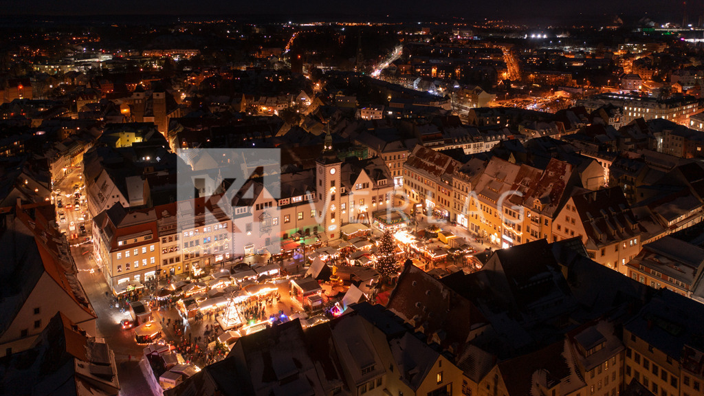 Wandbild-Panorama-Obermarkt-Freiberg-Weihnachten-DJI_0179 | Luftbild Freiberg mit Weihnachtsmarkt auf dem Obermarkt - Realisiert mit Pictrs.com