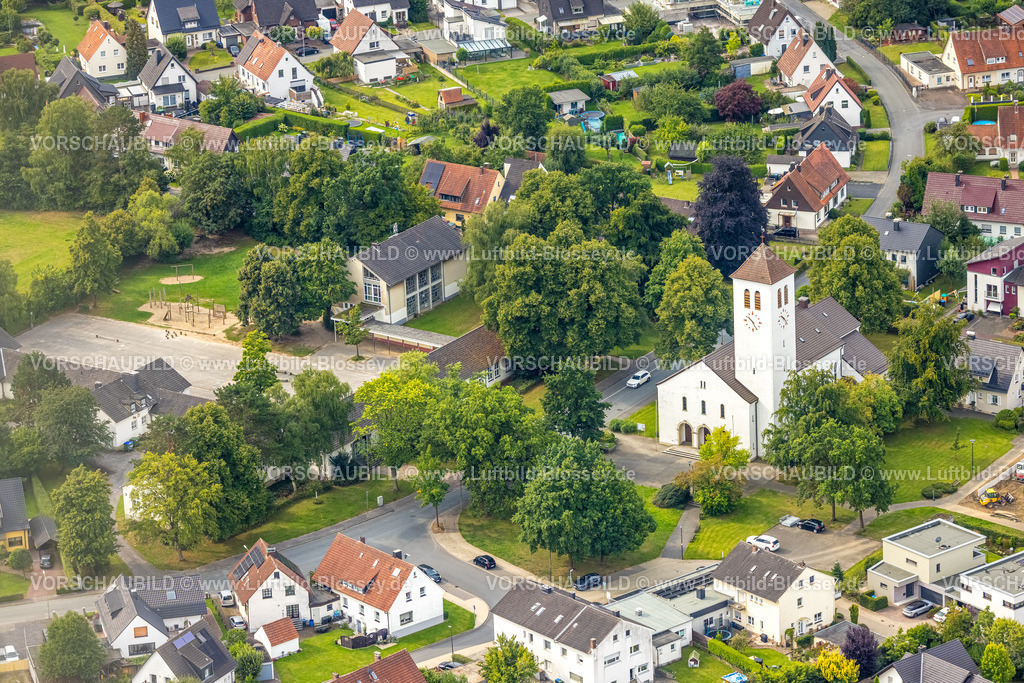 Arnsberg250806087 | Luftbild, kath. Kirche St. Joseph, kath. Bekenntnisgrundschule St. Josef- Bergheim, Bergheim, Arnsberg, Ruhrgebiet, Nordrhein-Westfalen, Deutschland