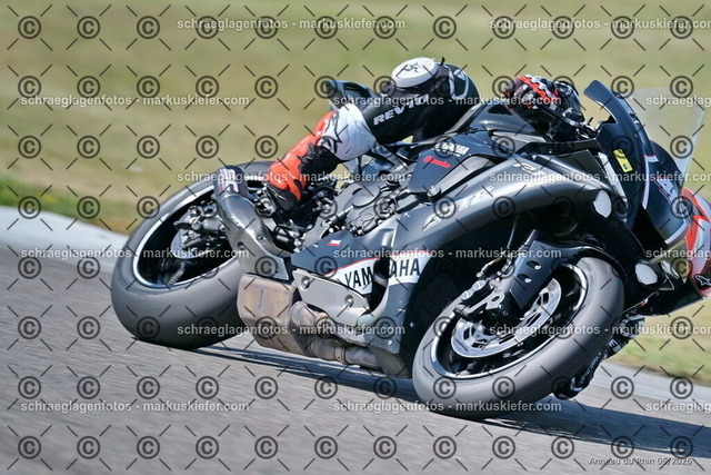 26BT02-0493 | markuskiefer.com - Realisiert mit Pictrs.com