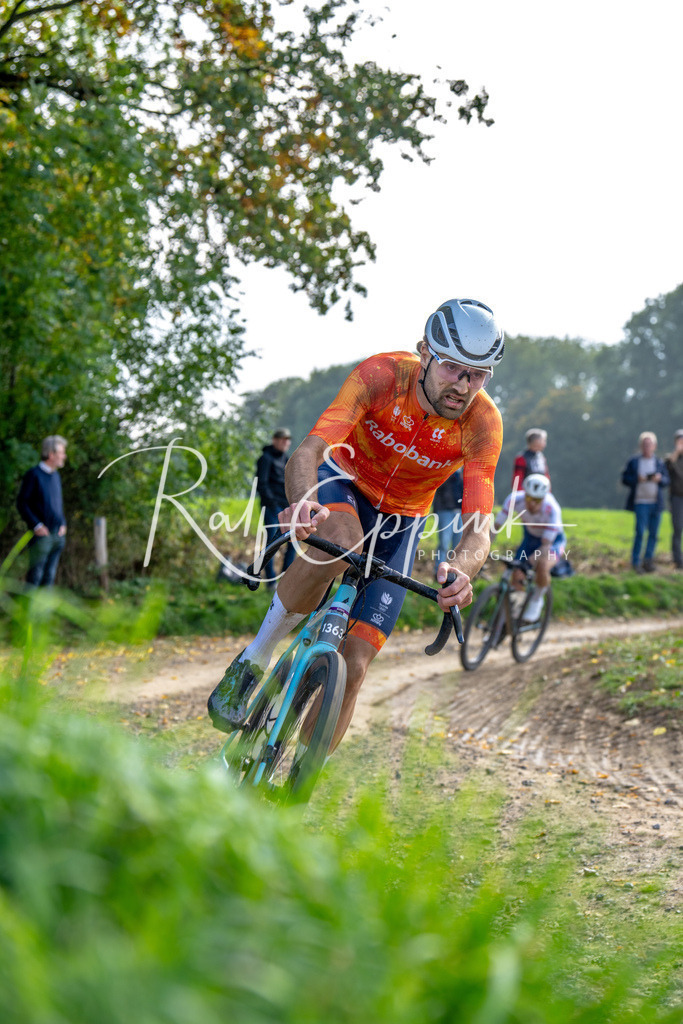 Ralf Eppink Photography 20251012_DSC04518 | Sportfotografie, Eventfotografie, Porträtfotografie, Radsport Fotograf, Triathlon Fotograf, Düsseldorf Fotograf, Köln Fotograf, Actionfotografie, Teamfotografie, Peoplefotografie, Business Portraits, Veranstaltungsfotografie, Reportagefotografie - Realisiert mit Pictrs.com