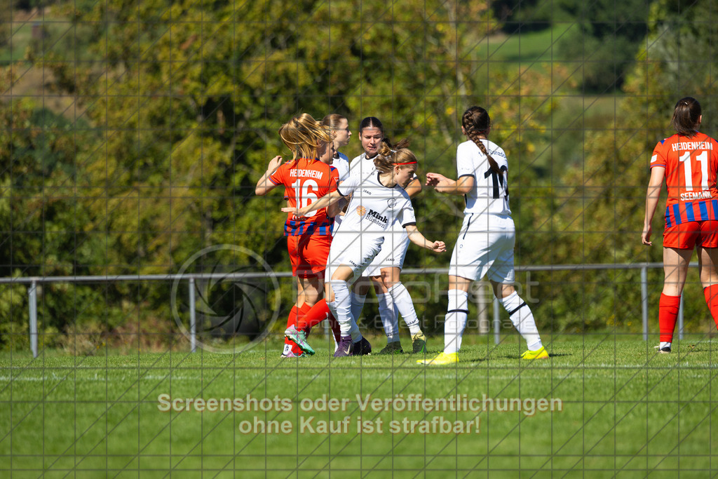 20260906_115027_0077_(c)_by_PhotoPeet | #,1.FC Donzdorf (weiß) vs. 1.FC Heidenheim 1846 (rot), Fußball, Frauen-Verbandspokal Gruppe 2, 2. Runde, Saison 2026/2027, Rasenplatz Lautertal Stadion, Süßener Straße 16, 73072 Donzdorf, 06.09.2026 - 11:00 Uhr,Foto: PhotoPeet / Sport- &amp; Eventfotografie / Peter Harich