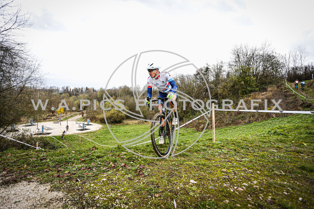 ..... | AUSTRIA, 24.11.24, 3.Radquerfeldein GP um das Sportzentrum Gunskirchen Image shows: Photo: Wapics / Andreas Willdoner