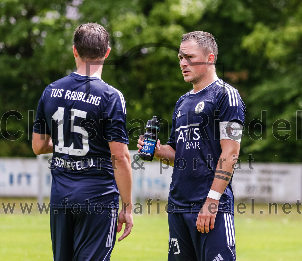 2023-07-29_103_FC_Moosinning_gegen_TuS_Raubling | Moosinning, Deutschland, 29.07.2023:
Fußball, Bezirksliga Oberbayern Ost 2023 / 2024, 1. Spieltag, FC Moosinning gegen TuS Raubling, Endergebnis: 0:7

Valentin Schoeffel (TuS Raubling, #15), Michael Gruber (TuS Raubling, #23)

Foto: Christian Riedel / fotografie-riedel.net