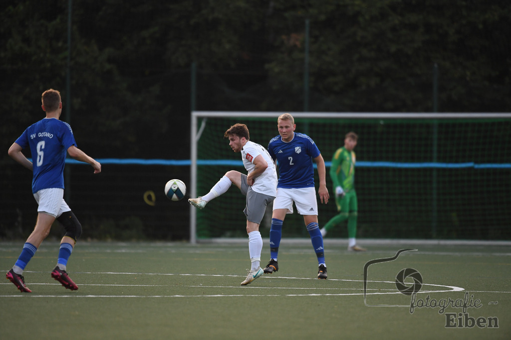 GVO Oldenburg 2-SV GOTANO | Herren Kreisliga; GVO Oldenburg 2 (weiß)-SV GOTANO (blau) am 15.08.2025 in Oldenburg (Sportanlage GVO); Photo: Philip Eiben 2025 - Realisiert mit Pictrs.com