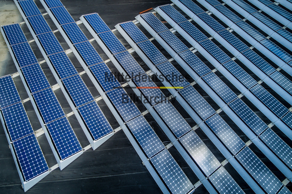 Naturstein Magna-0100 | Solaranlage auf Dach - Realisiert mit Pictrs.com