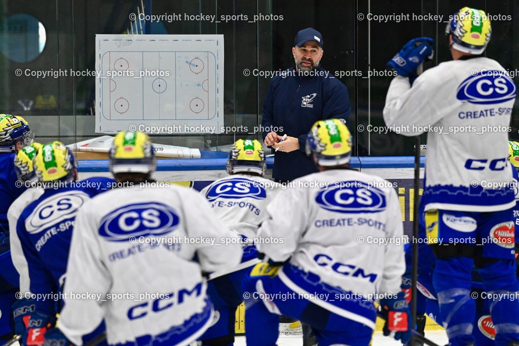 Eistrainig EC VSV mit Headcoach Pierre Allard | Eistrainig EC VSV mit Headcoach Pierre Allard, 1. Eistrainig EC VSV mit Headcoach Pierre Allard am 02.12.2025 in Villach (Stadthalle Villach), Austria, (Photo by Bernd Stefan)