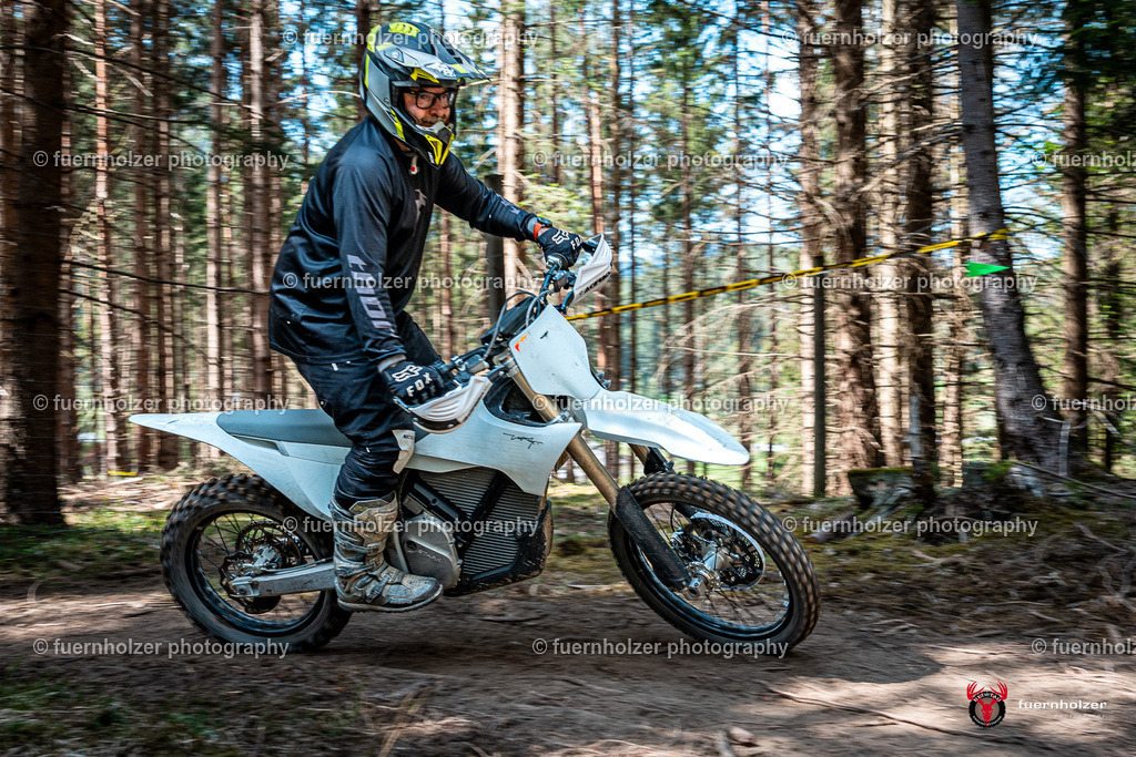 fuernholzer_250501-C1-562 | Fotografische Impressionen von der Red Stag Enduro Extreme by fuernholzer-photography.com. Endurosport in Österreich fotografisch festgehalten von fuernholzer. Auftragsfotografie für Private, Gewerbefotos und Industriefotografie. Eventfotografie, Sportfotografie und Motorsportfotografie. Anbieter von Fotoworkshops, Fototraining, fotografischen Vorträgen und Fotoseminaren.
