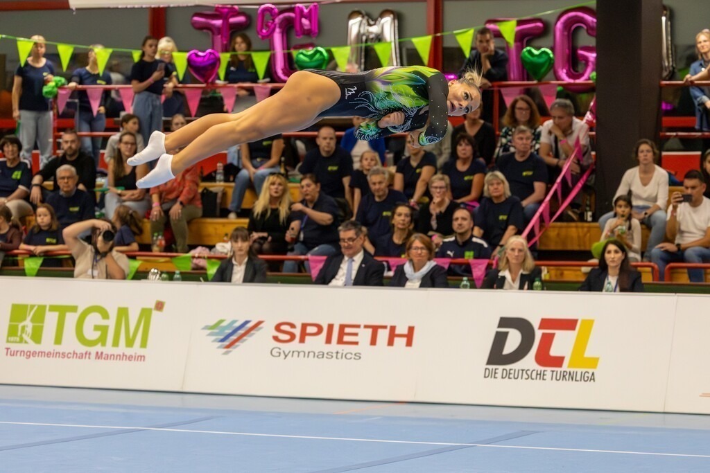 Deutsche Turnliga DTL (Bundesliga) der Frauen, 3. Wettkampftag 2025 in Ketsch***Samira Raffin (TSV Tittmoning-Chemnitz) am Boden | Deutsche Turnliga DTL (Bundesliga) der Frauen, 3. Wettkampftag 2025 in Ketsch***Samira Raffin (TSV Tittmoning-Chemnitz) am Boden - Realisiert mit Pictrs.com