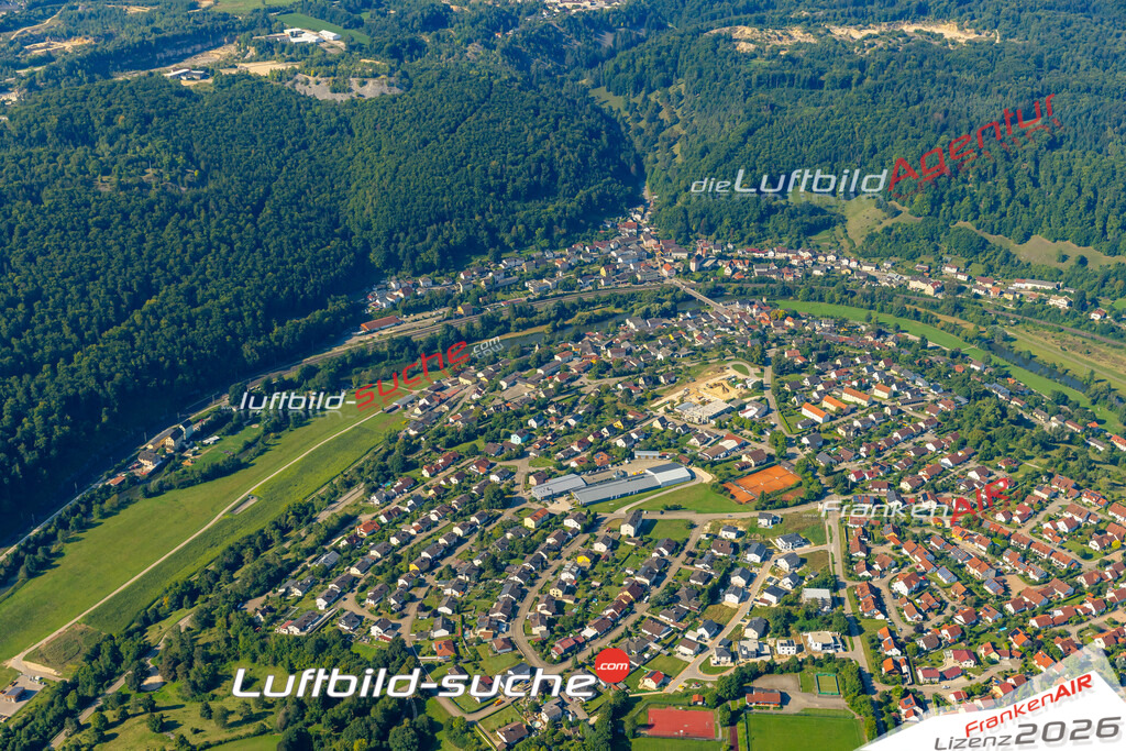Das Luftbild zeigt :  Solnhofen - Die Luftaufnahme wurde 2024 vom UL-Flugzeug aus erstellt ( keine Drohne ) - Hochauflösende Luftaufnahme - Für grossformatige Ausdrucke geeignet. Die Geschenkidee !Mit Lizenz und Bildrechte bestellbar