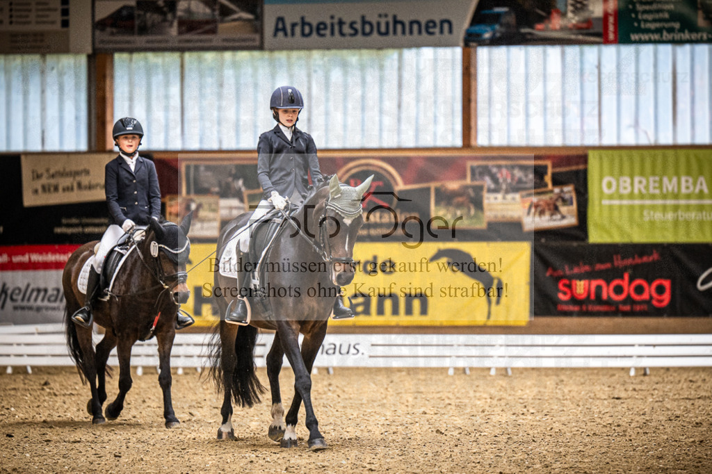 DOS_0030 | Entdecke hochwertige Reitturnierfotos von Foto Oger. Professionell, emotional und authentisch – jetzt Lieblingsmomente im Shop bestellen.Deutschlandweite Turnierfotografie. - Realisiert mit Pictrs.com