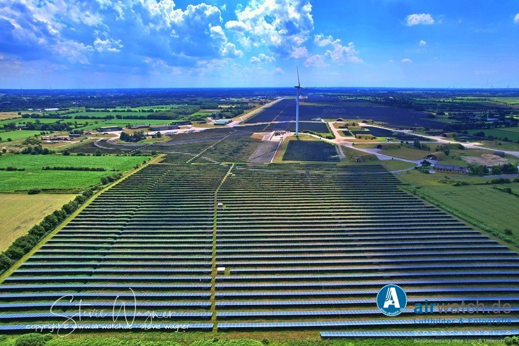Solarpark Eggebek in Schleswig-Holstein - Recyclinggebühren | Recyclinggebühr: Die reinen Entsorgungskosten liegen aktuell bei ca. 180 bis 210 Euro pro Tonne Altmodul.  - Pro-Modul-Kalkulation: Da ein Standardmodul etwa 20–25 kg wiegt, entspricht dies Kosten von rund 4,00 bis 5,00 Euro pro Modul.