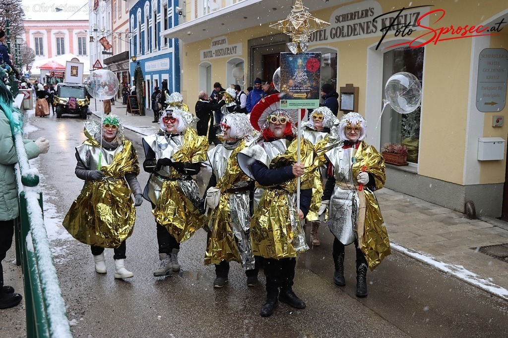 fasching2026-mariazell (28) | Mit meiner Kamera halte ich besondere Augenblicke, faszinierende Landschaften und interessante Details fest. Dabei entstehen ganz unterschiedliche Aufnahmen – von stimmungsvollen Landschaftsfotografien und beeindruckenden Drohnenaufnahmen über Pressefotos - Realisiert mit Pictrs.com