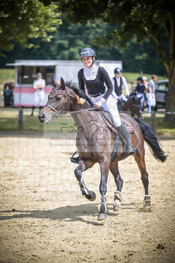 DOS_0543 | Entdecke hochwertige Reitturnierfotos von Foto Oger. Professionell, emotional und authentisch – jetzt Lieblingsmomente im Shop bestellen.Deutschlandweite Turnierfotografie. - Realisiert mit Pictrs.com