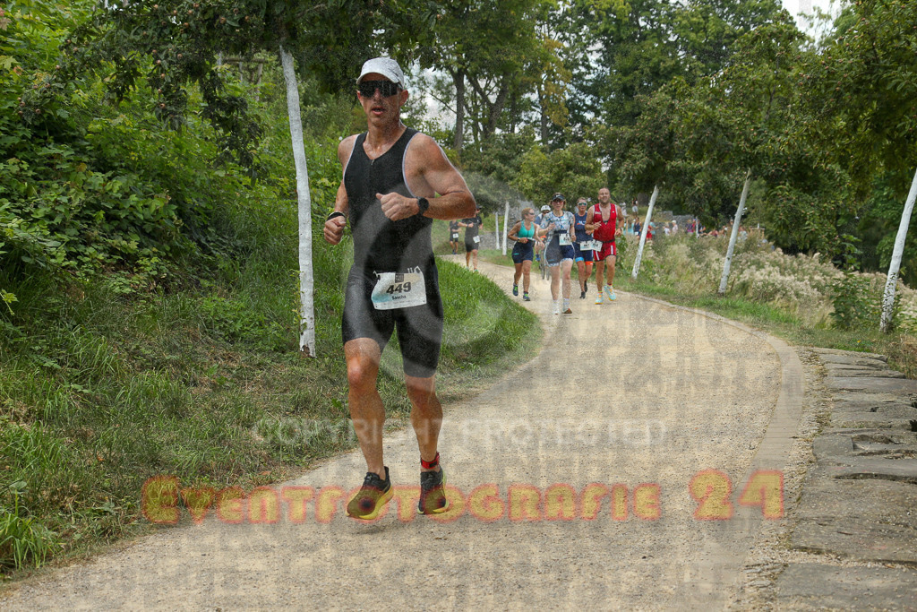 250824_1345_EX1_3548 | Sportfotografie im Rhein-Sieg Kreis, Köln, Bonn, NRW, Rheinland Pfalz, Hessen, etc. Unser Tätigkeitsfeld umfasst den Laufsport vom Volkslauf über den Marathon, Duathlon, Triathon bis zum Ultralauf wie Kölnpfad Ultra oder Schindertrail.