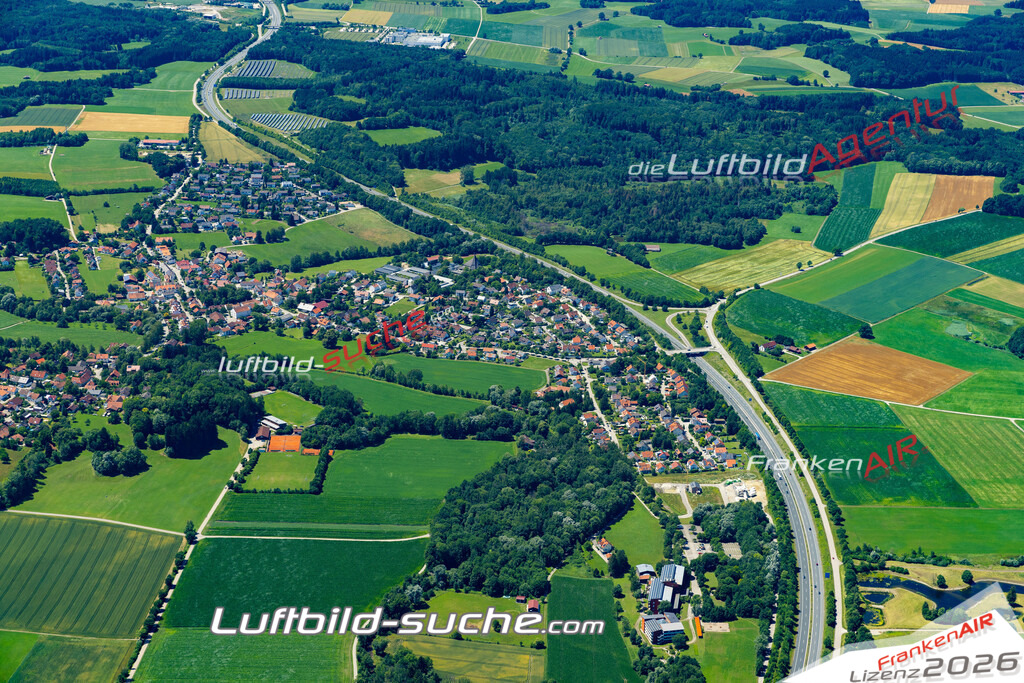 Aktuelles Luftbild von Oberwindach Windach - Die Luftaufnahme wurde 2022 mittels UL-Flugzeug erstellt ( keine Drohne ) - hochauflösende Kamera-Systeme von  Canon -Beste Qualität - Für grossformatige Ausdrucke geeignet. Die Geschenkidee !