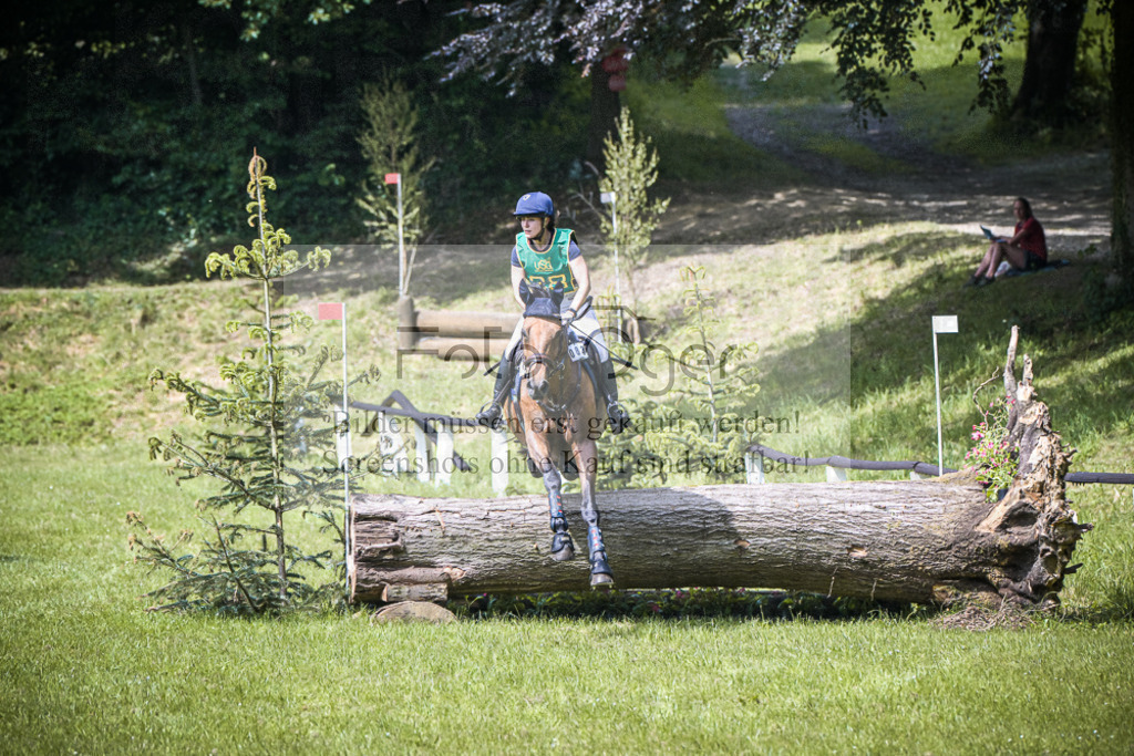 DOS_9812 | Entdecke hochwertige Reitturnierfotos von Foto Oger. Professionell, emotional und authentisch – jetzt Lieblingsmomente im Shop bestellen.Deutschlandweite Turnierfotografie. - Realisiert mit Pictrs.com