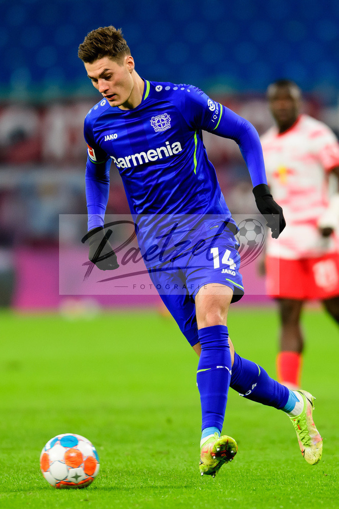 RBLLEV20211128_103 | Fussball, Herren: Patrik Schick (Bayer 04 Leverkusen) in Aktion, am Ball, Einzelaktion bei dem Spiel der 1. Bundesliga zwischen RB Leipzig und Bayer 04 Leverkusen in der Red Bull Arena am 28.11.2021 in Leipzig, Deutschland.DFB / DFL REGULATIONS PROHIBIT ANY USE OF PHOTOGRAPHS AS IMAGE SEQUENCES AND/OR QUASI-VIDEO. - Realisiert mit Pictrs.com