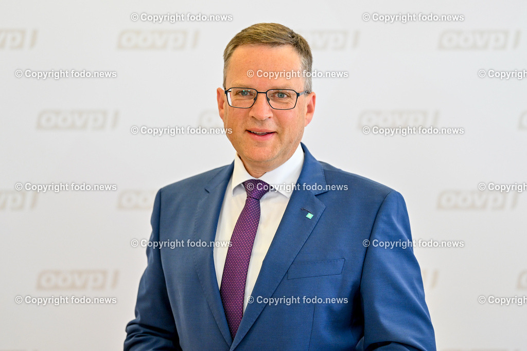 Pressekonferenz OeVP Oberoesterreich_ OOeVP-Kandidatenteam für die Nationalratswahl 2024_ 01.07.2024-48 | 01.07.2024, Linz, AUT, Pressekonferenz OeVP Oberoesterreich, OOeVP-Kandidatenteam für die Nationalratswahl - Stark fuer Oberoesterreichs Interessen, im Bild August Woeginger (VP, Klubobmann OeVP Parlamentsklub) 