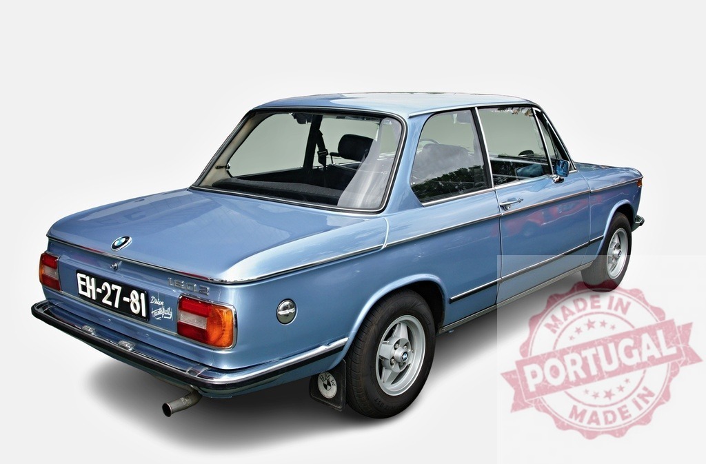 BMW 2002 vintage coupe parked on white background | BMW 2002 classic blue car, isolated on a white background, highlighting retro automotive design - Realisiert mit Pictrs.com