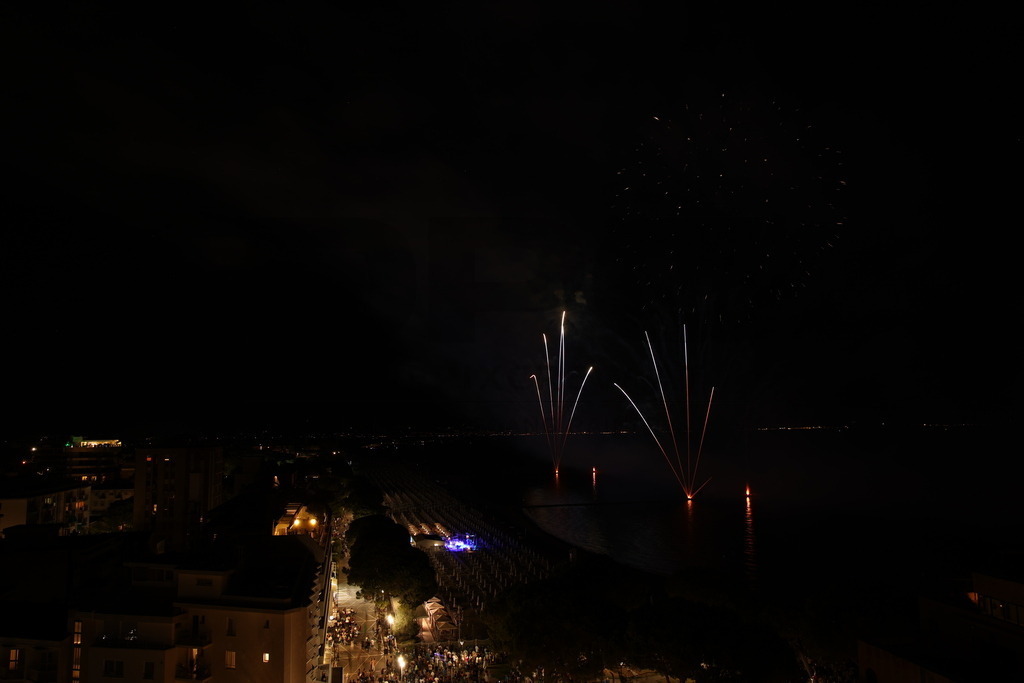 Ferragosto Fireworks in Grado, Italy | GRADO, ITALY, 15.AUG.26 - FIREWORKS - Ferragosto fireworks over the Adriatic Sea in Grado, Italy. Colorful fireworks light up the night sky above the beach, coastline and waterfront during the traditional summer celebration. - Realisiert mit Pictrs.com