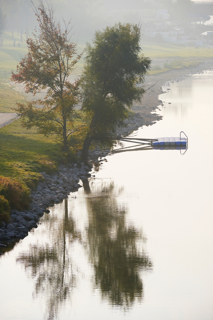 Ufer der Neuen Donau | Wien, Austria - October 29, 2014: Ufer der Neuen Donau. - Realisiert mit Pictrs.com