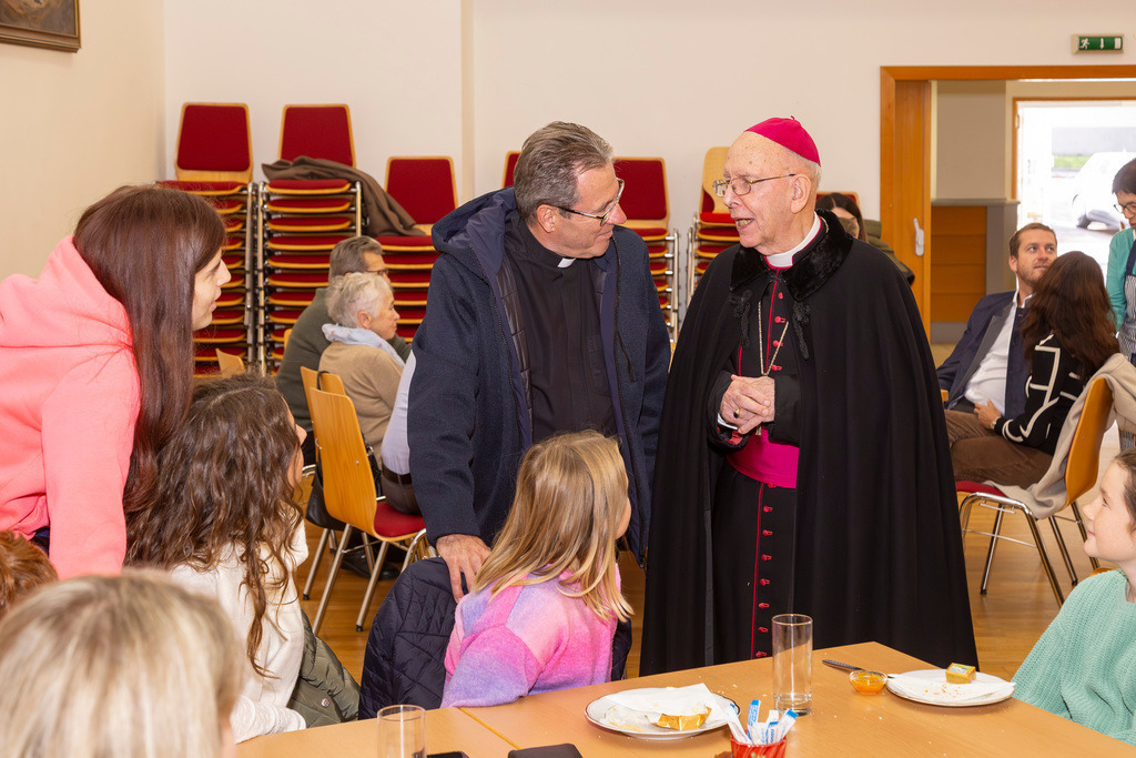 Festmesse-135 | Fotodoku der Festmesse anläßlich der Seligsprechung von Maria Theresia LEDOCHOWSKA 1975, zelebriert von Altbischof DDr. Klaus Küng und Pfarrer Mag. Zenon PAJAK in der Pfarrkirche Loosdorf. 