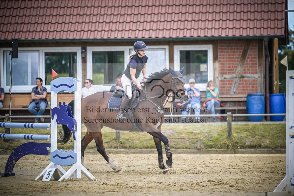 DOS_8840 | Entdecke hochwertige Reitturnierfotos von Foto Oger. Professionell, emotional und authentisch – jetzt Lieblingsmomente im Shop bestellen.Deutschlandweite Turnierfotografie. - Realisiert mit Pictrs.com