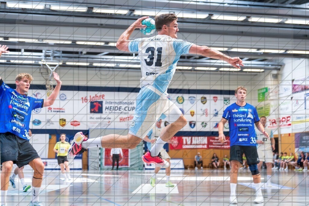 IHC 2026 - VfL Gummersbach vs. Mors-Thy Håndbold | Kay Smits (VfL Gummersbach #31); IHC 2026 - VfL Gummersbach vs. Mors-Thy Håndbold am 09.08.26 in Sporthalle KGS, Schneverdingen - Realisiert mit Pictrs.com