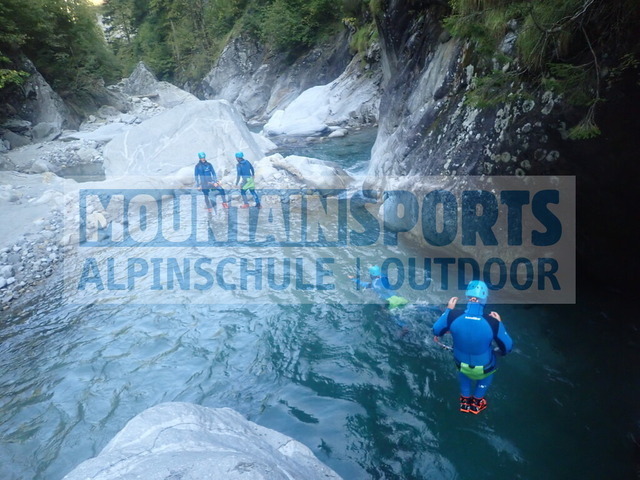 P1010021 | Bestelle die Bilder deines Berg- oder Wasser-Abenteuers mit Mountain Sports bequem von zu Hause aus direkt über unseren Online Fotoshop von pictrs.com. - Realisiert mit Pictrs.com