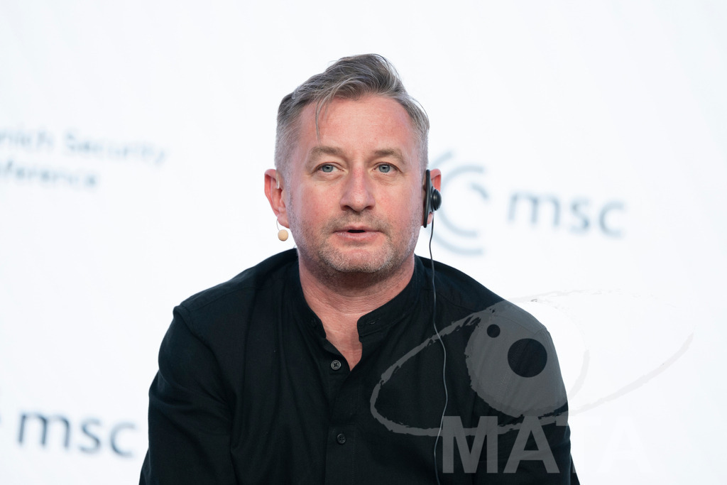 _DWA2770 | Die MSC Security and Literature Series der Münchner Sicherheitskonferenz wird von der ZEIT mitveranstaltet und vom Literaturhaus München unterstützt. Am Donnerstag, 12. Februar (19-20 Uhr), spricht Autor Serhiy Zhadan aus Charkiw mit Chrystia Freeland, Sonderbeauftragte für den Wiederaufbau der Ukraine und ehemalige stellvertretende Premierministerin Kanadas, über die Zukunft der Ukraine - Realisiert mit Pictrs.com