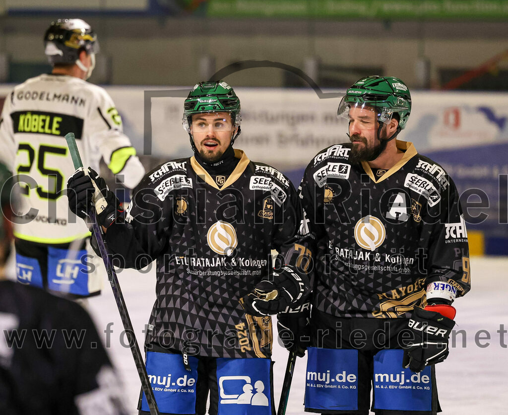 2024-03-01_144_TSV_Erding_gegen_ERSC_Amberg | Erding, Deutschland, 01.03.2024:
Eishockey, Bayernliga Playoffs 2023 / 2024, 5. Spieltag, TSV Erding gegen ERSC Amberg, Endergebnis: 9:0

Leon Abstreiter (Erding Gladiators, #72), Rudolf Lorenz (Erding Gladiators, #91)

Foto: Christian Riedel / fotografie-riedel.net