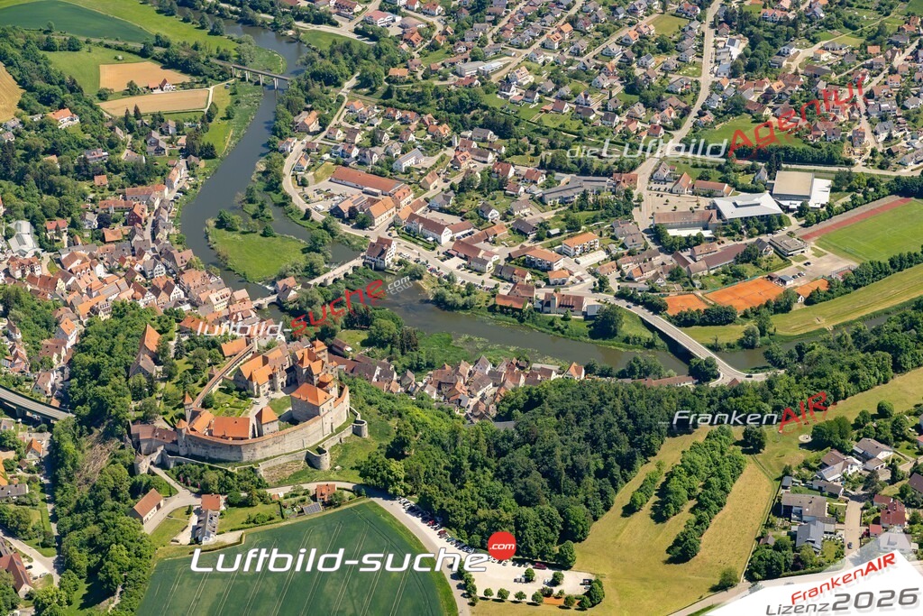 Das Luftbild der Stadt Harburg wurde 2022 vom Flugzeug heraus erstellt (keine Drohnen-Aufnahmen) Aufnahmehöhe ca.450 Meter- hohe Bildauflösung und Druck-Qualität. Garantiert!