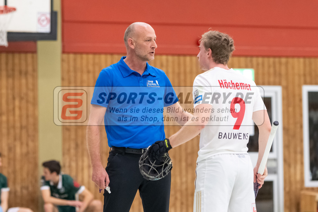 SFE_20240113_0108 | Mülheim, Deutschland, 13.01.2024:  in Aktion waehrend des Spiels der Halle 1. Bundesliga Herren zwischen Uhlenhorst Mülheim vs Rot-Weiss Köln im Sporthalle Lehnerstr. (HTCU) am 13.01.2024 in Mülheim, Deutschland. (Foto von Stephan Fehrmann)

Mülheim, Germany, 13.01.2024:  in action during the game of Halle 1. Bundesliga Herren between Uhlenhorst Mülheim vs Rot-Weiss Köln in Sporthalle Lehnerstr. (HTCU) at 13.01.2024 in Mülheim, Deutschland. (Foto von Stephan Fehrmann)