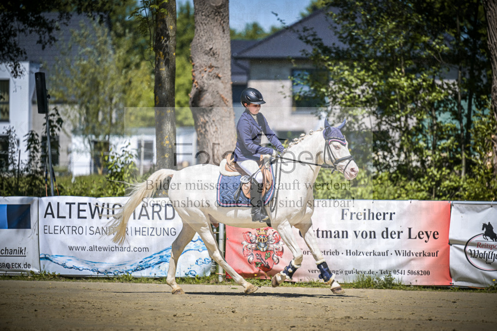 DOS_9255 | Entdecke hochwertige Reitturnierfotos von Foto Oger. Professionell, emotional und authentisch – jetzt Lieblingsmomente im Shop bestellen.Deutschlandweite Turnierfotografie. - Realisiert mit Pictrs.com