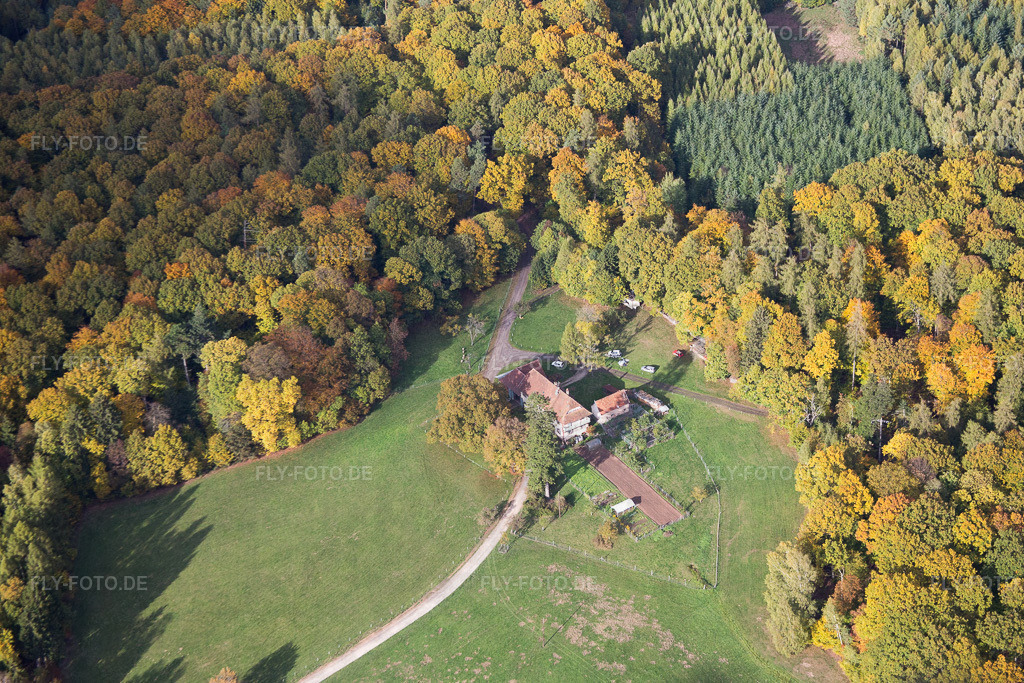 Ortsansicht | Luftbild: Ortsansicht in Nehwiller-près-Wœrth im Bundesland Bas-Rhin in Frankreich. Foto: IMG_084619.jpg vom 23.10.2015 durch Werner Riehm/FLY-FOTO.de - Realisiert mit Pictrs.com