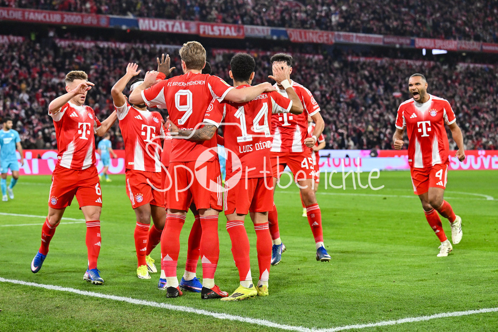 FC Bayern München - TSG 1899 Hoffenheim | MUNICH, GERMANY - 08. FEBRUARY: Jubel der Bayern nach dem Treffer zum 1-0 durch Harry KANE (FC Bayern Munich 9) / Foulelfmeter während dem Bundesligamatch zwischen dem FC Bayern München und der TSG 1899 Hoffenheim am 21. Spieltag in der Allianz Arena / DFL REGULATIONS PROHIBIT ANY USE OF PHOTOGRAPHS AS IMAGE SEQUENCES AND/OR QUASI-VIDEO