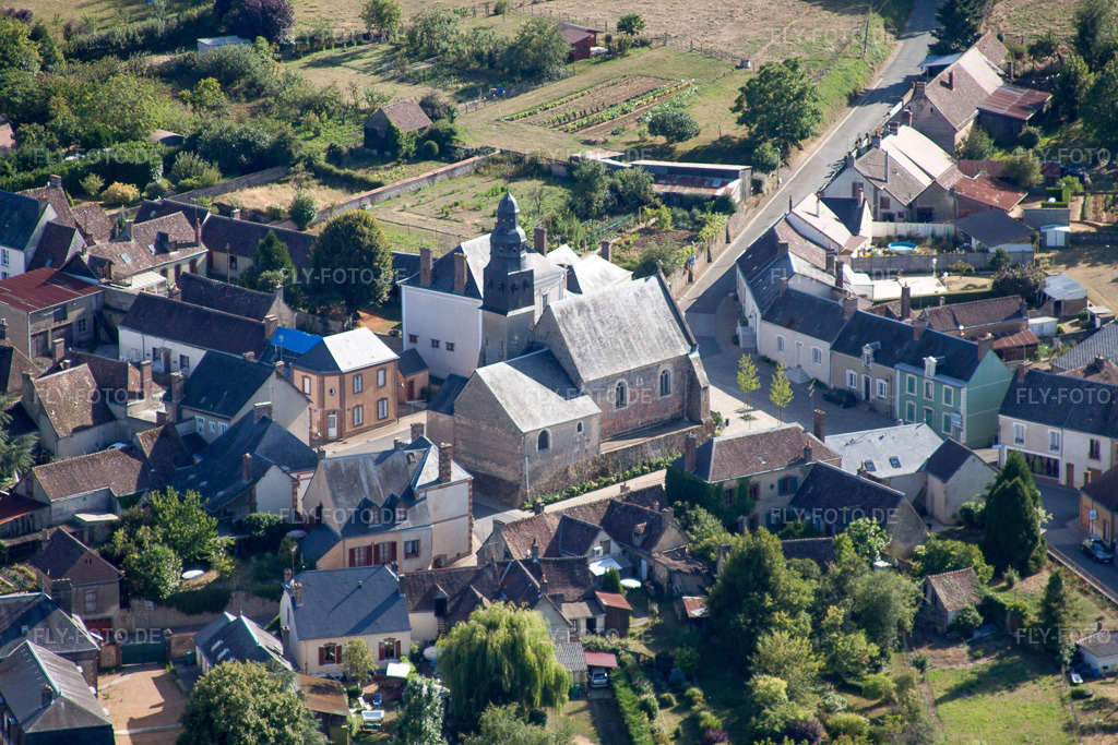 Luftbild: Ortsansicht in Coudrecieux im Bundesland Sarthe in Frankreich. Foto: IMG_20155.jpg vom 31.07.2009 durch Werner Riehm/FLY-FOTO.de
